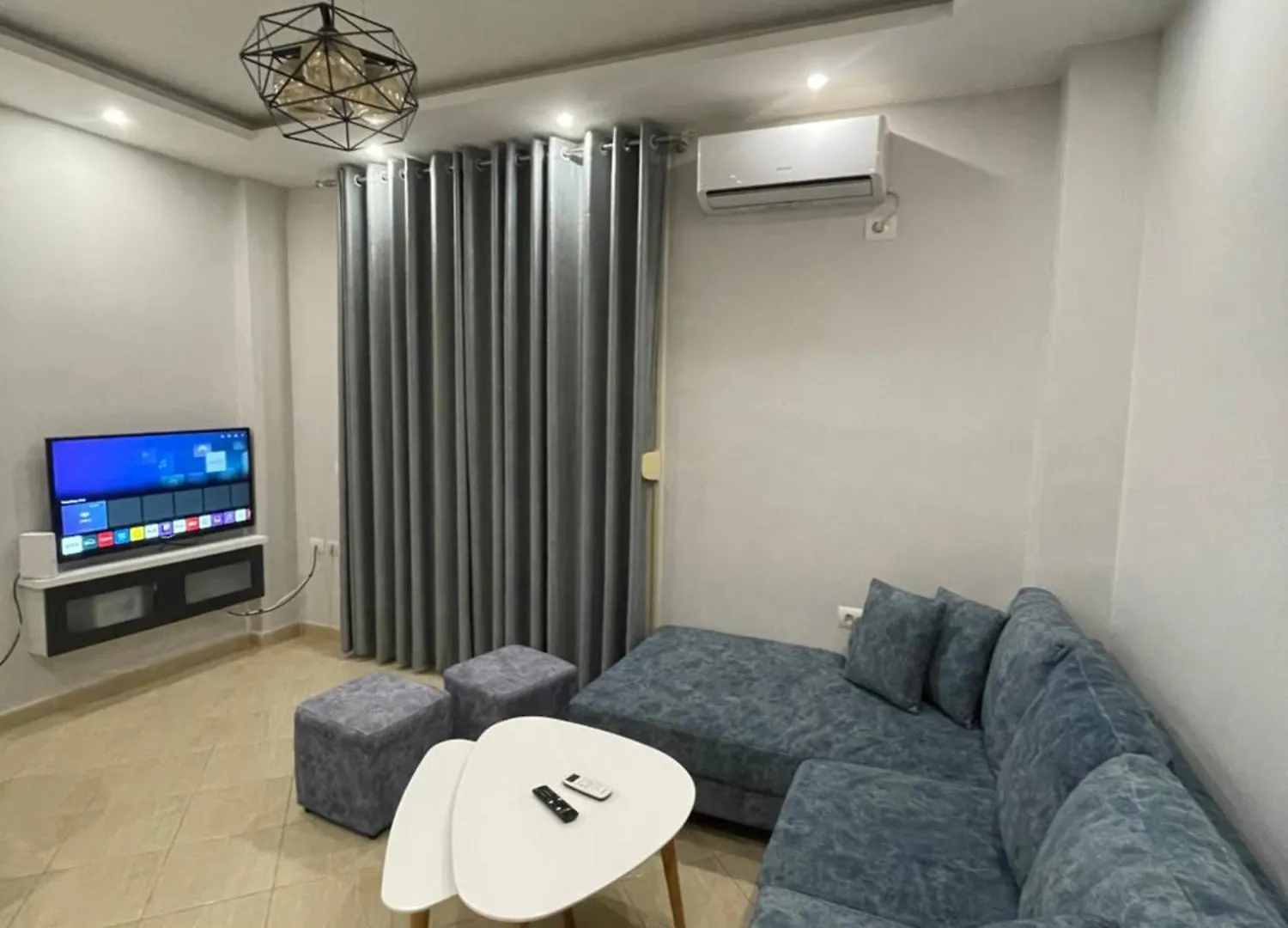 Rooftop Lungomare Vlorë 아파트